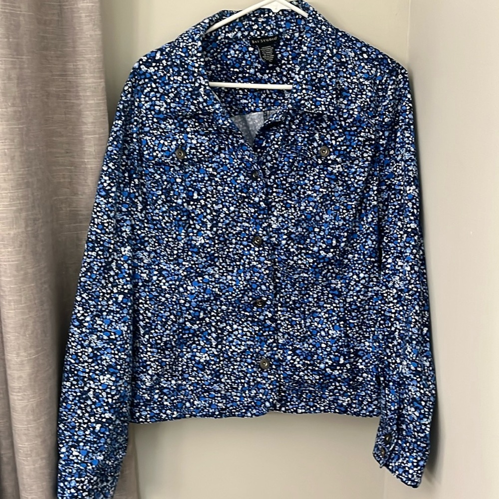 Women’s XL jacket.  Like new blue/black/ white